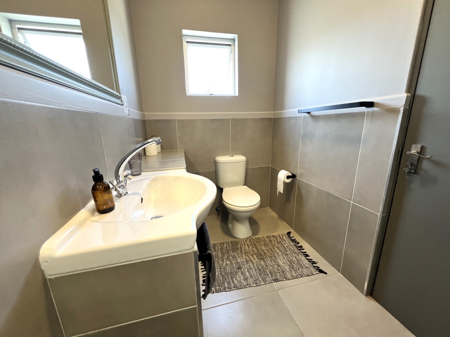 1 Bedroom Property for Sale in Burgundy Estate Western Cape